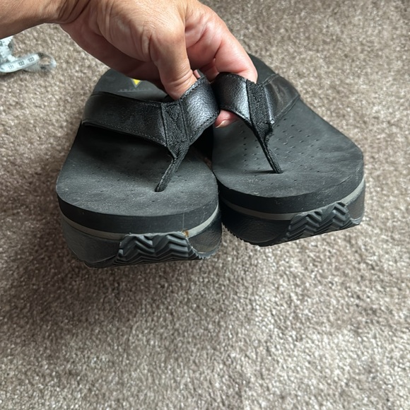 NWOT Volatile Wedge Flip Flops - Picture 2 of 9